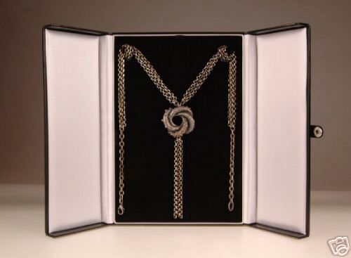 Jewellery designer Sophie Harley's Love Knot has a starring role in the New James Bond film Casino Royale.