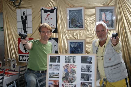 Gunnar Bond James Schfer tillsammans med Iwan Morelius. Hr i James Bond 007 museet i Nybro.