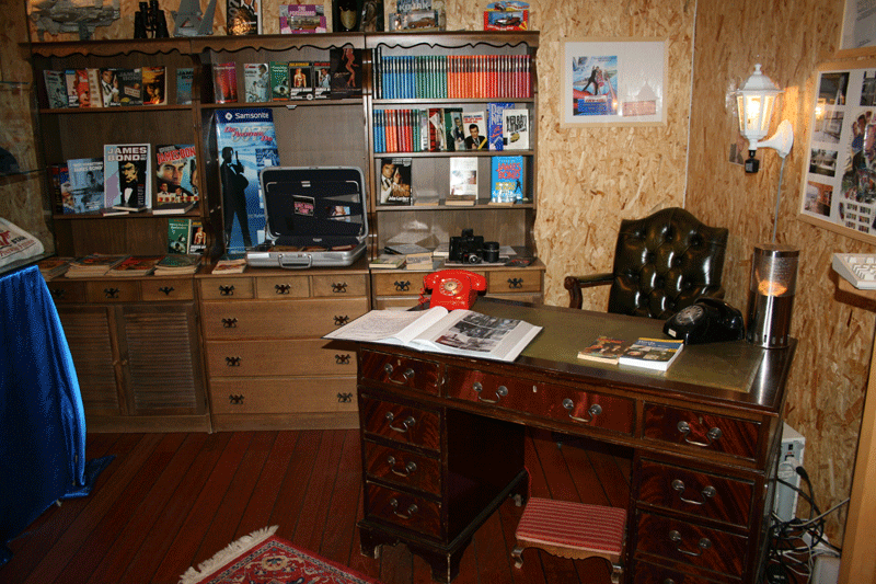 James Bond Ian Flemings Office M in The James Bond 007 Museum 