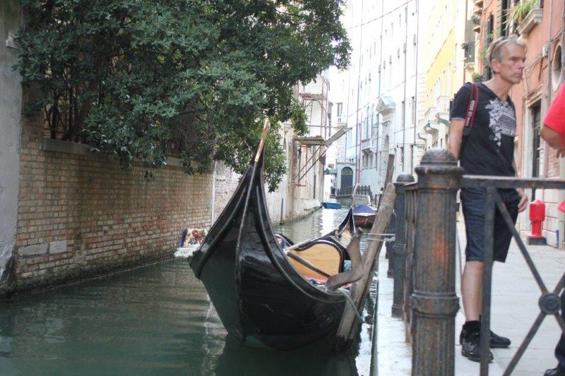 Bond at the canal in Venice to see his new Gondol