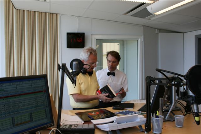 Radio Kalmar 29 maj  Bengt Grafstrm intervjuar Gunnar Schfer om boken "I djvulens tjnst" av Sebastian Falk eller "Devil may Care"