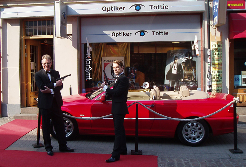 Tack till Lars Biryd frn  Rodenstock Sverige AB  fr Tom Ford  James Bond glasgonen  som levererades till Gunnar Bond James Schfer till James Bond 007