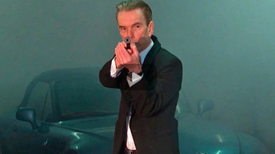 Agenten James Bond har aldrig varit i Nybro men nu r 007 dr i form av ett museum. Bakom ligger Gunnar James Bond Schfer som blandannat visar upp BMW Z3 frn Golden Eye